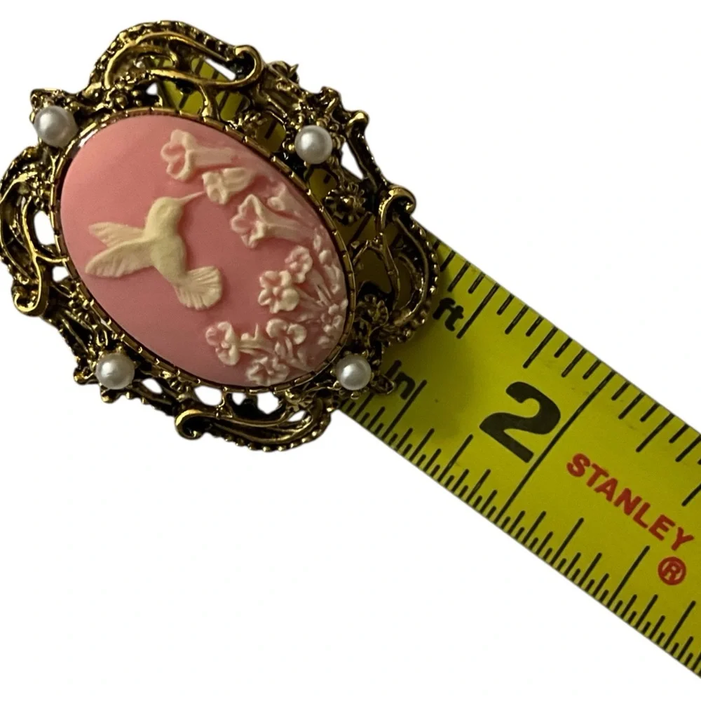Vintage Pink Hummingbird Cameo Brooch Gold Tone Faux Pearl Ornate Frame - Picture 8 of 12